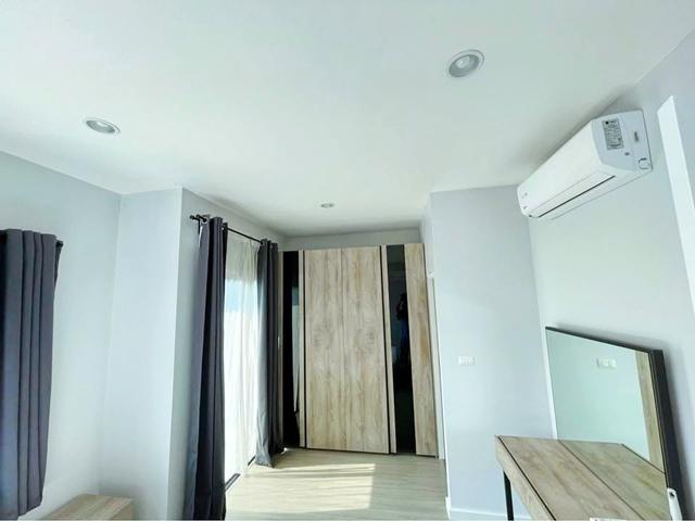 ให้เช่าทาวน์โฮมแสนสิริ 2 ชั้น ใหญ่ 136ตร.ม. MRT รังสิต 3.1กม.17ตร.วา. นานาชาติไทย 4.5 กม.4 นอน 3 น้ำ ฟิวเจอร์ พาร์ค รังส 5