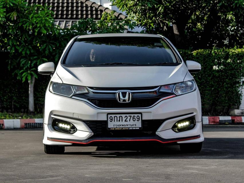 HONDA JAZZ 1.5 i-VTEC V+ ปี 2020( โฉม ปี 14-ปัจจุบัน) เกียร์ AUTO สีขาว รถสวยพร้อมใช้งาน เครื่องยนต์เบนซิน ไมล์แท้เพียง 71,989 km. 2