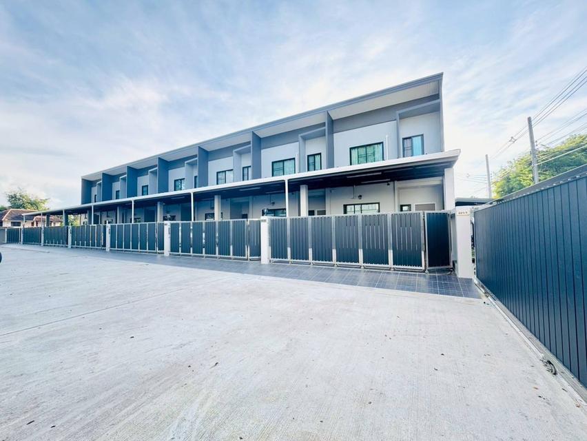 🏡 ทาวน์โฮมโมเดิร์น 2 ชั้น [3 นอน 3 น้ำ] ประตูรีโมท ใกล้นานาชาติ Unity Concord & สนามบิน Modern 2-Storey Townhome for Rent [3 Beds 3 Baths] 1