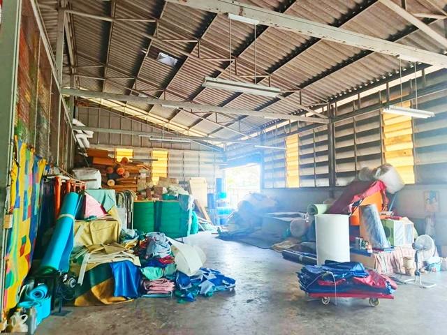 รถไฟฟ้า ตลาดมีนบุรี 1.5 กม. ให้เช่าด่วน อาคารพาณิชย์ 3ชั้น และ โกดัง รวม 1382ตรม. บนพื้นที่ 1 ไร่ ย่านมีนบุรี 4