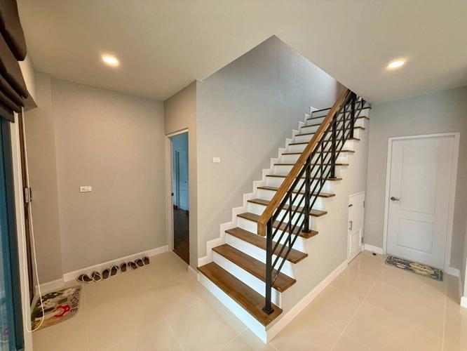 U1411 ให้เช่าบ้านเดี่ยว 2 ชั้น หมู่บ้านเซนโทร วิภาวดี โครงการ Centro vibhavadee ใกล้โรงเรียนนานาชาติฮาโรลด์ วิภาวดี บ้านใหม่ บ้านพร้อมเฟอร์ครบ ทำเลดีเ 15