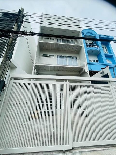 ให้เช่าทาวน์โฮม 3 ชั้น เล่นระดับ 4 ห้องนอน ย่านรัชดา สุทธิสารวินิจ ใกล้ MRT สุทธิสาร 750 เมตร 1