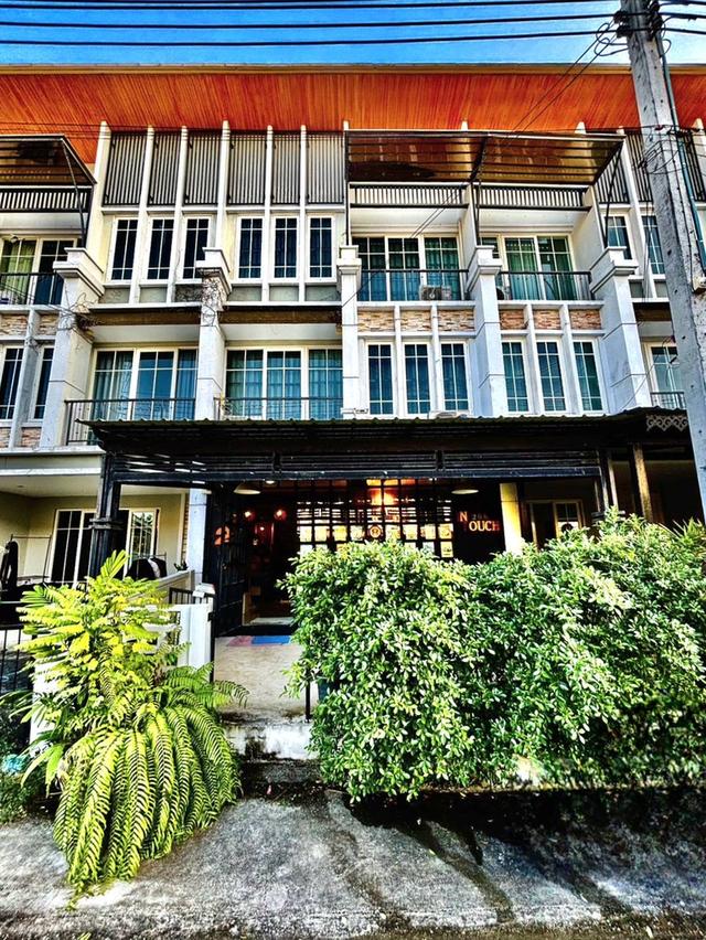 ให้เช่าทาวน์โฮม 3 ชั้น โกลเด้นทาวน์ ซ.นวมินทร์ 42 แยก 27 ,ซ.เกษตรนวมินทร์ 48, 5 ห้องนอน 4 ห้องน้ำ ต่อเติมครบ ไซส์ใหญ่ที่สุดในโครงการ 1