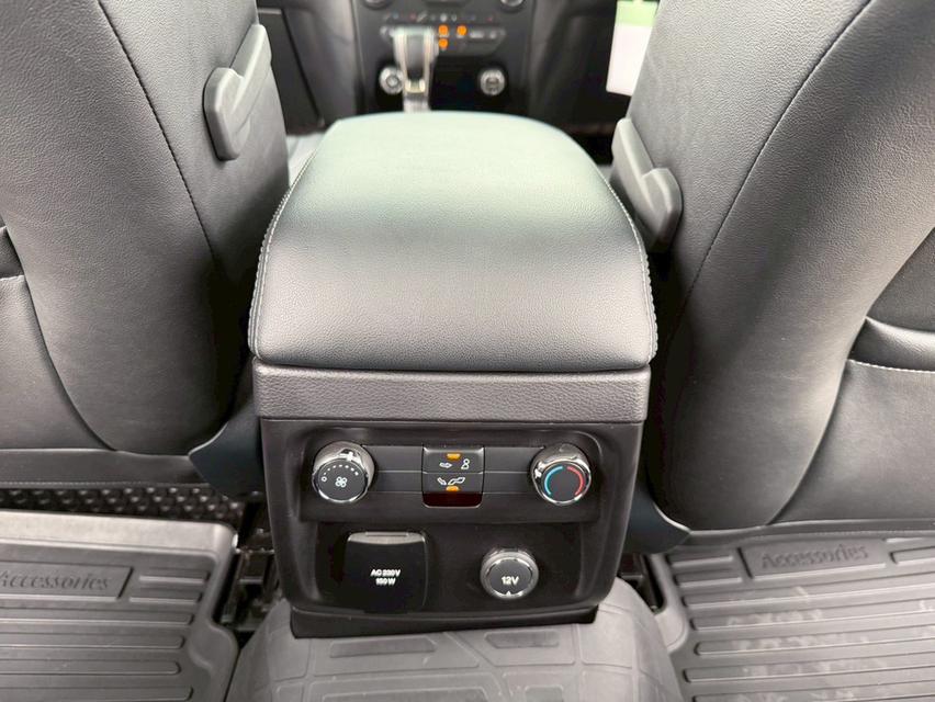 Ford Everest 2.0 Bi-Turbo 4WD Titanium Plus สีดำ ปี 2018 16