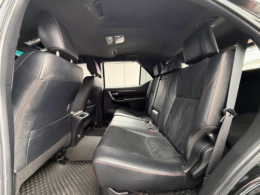 2022 TOYOTA FORTUNER, 2.8 GR SPORT BLACK TOP 4WD โฉม ปี15-ปัจจุบัน สีดำ เกียร์ออโต้ มือเดียวซื้อสด รูปที่ 8