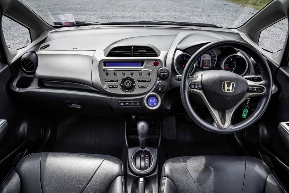 Honda Jazz 1.3 Hybrid AT 2014 รหัส CBL4258 13