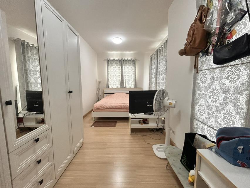 ทาวน์เฮ้าส์ 2 ชั้น 3 ห้องนอน 2 ห้องน้ำ 2