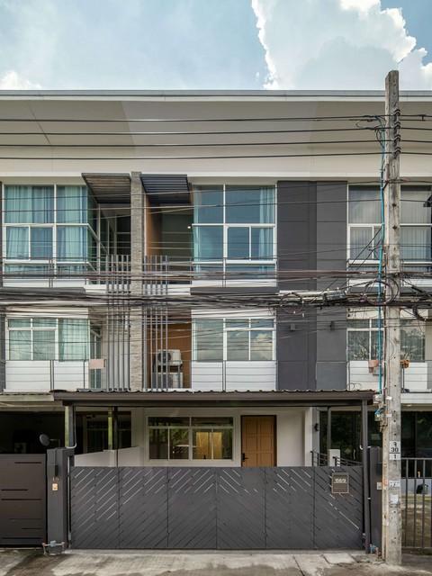 ให้เช่าทาวน์โฮม 3 ชั้น 206 ตรม. 4 ห้องนอน รีโนเวทใหม่ ลาดพร้าว–นาคนิวาส ใกล้เลียบด่วน 1