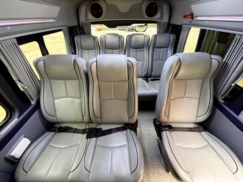 TOYOTA COMMUTER 2.8 2020   13