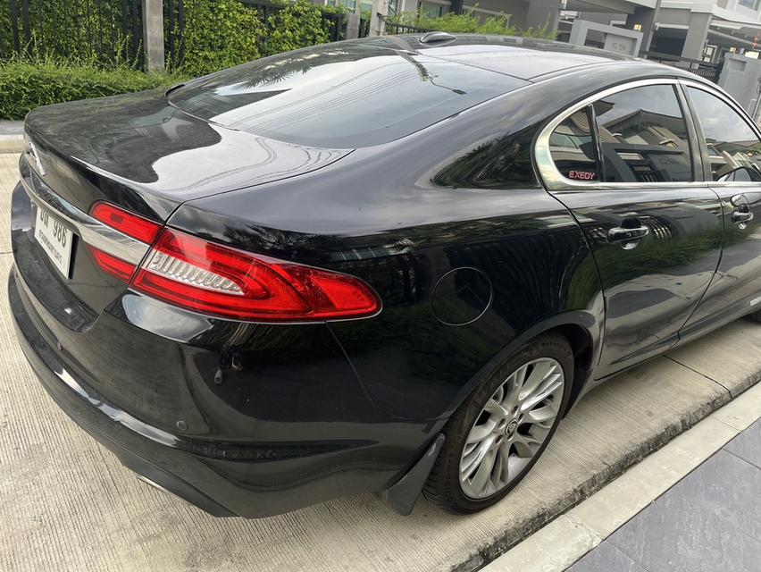 Jaguar สีดำ Xf 2.2 ปี 2012 7