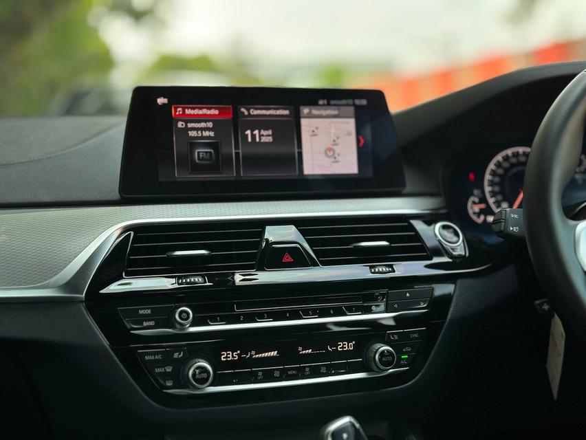 รหัสรถ PAT1966 BMW 520d M Sport สีเทาดำ ปี2019  15