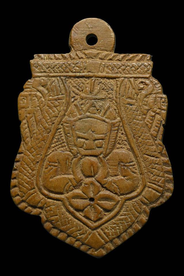 พระราหูกะลาเผือกแกะหลวงพ่อน้อย วัดศรีษะทอง จ.นครปฐม พบเจอตัวจริงน้อย กะลาเผือกจับว่าหายากพบเจอแค่หลักสิบองค์ครับ สภาพเดิม ๆ Rare Item&Masterpie