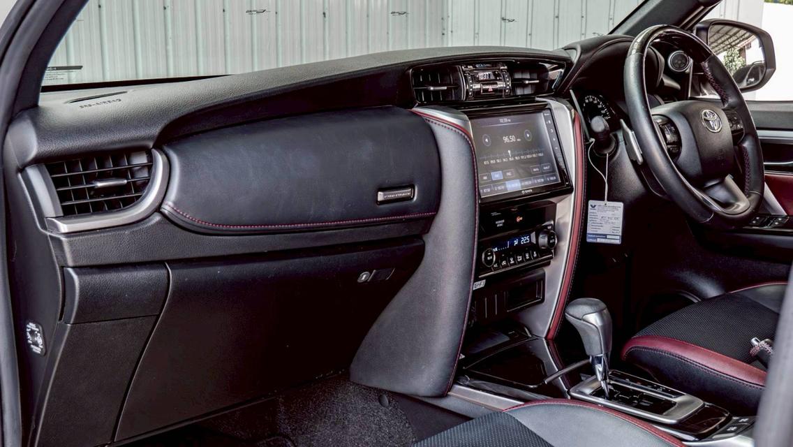 TOYOTA FORTUNER 2.4 LEGENDER BLACK TOP ปี 2020 สีขาว ดำ โฉม ปี15-ปัจจุบัน รูปที่ 12