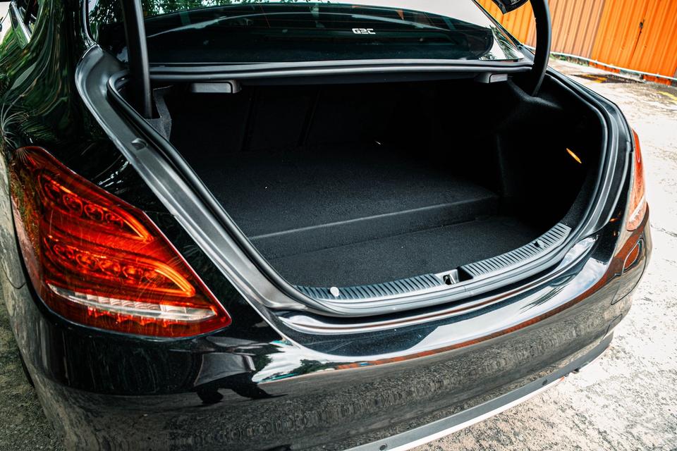 Mercedes-Benz C350 2.0 W205 e AMG Dynamic AT 2016 ไมล์ 74,xxx km. !!! ราคาพิเศษ 639,000 บาท รูปที่ 9