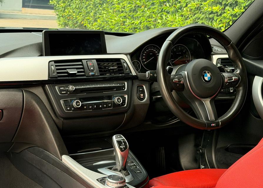 2017 BMW 320D MSPORT (แท้) รถมือเดียวป้ายแดง รถออกศูนย์ BMW THAILAND รถวิ่งน้อย เข้าศูนย์ทุกระยะ รถไม่เคยมีอุบัติเหตุครับ รูปที่ 13