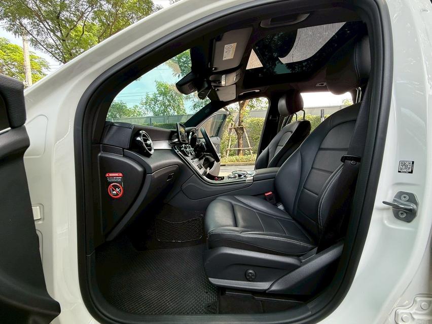 Benz GLC250 d AMG Dynamic ดีเซล สีขาว ปี 2019 รถบ้านมือเดียวป้ายแดง ไม่เคยทำสี 14