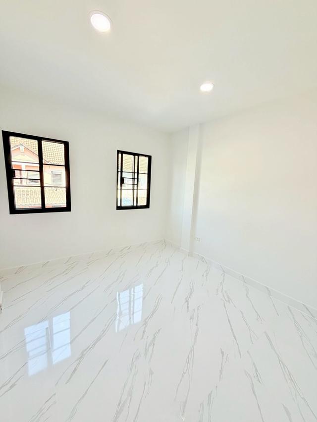 ขายทาวน์เฮ้าส์ หมู่บ้านแพรมาพร คลอง 11 (โทรสอบถามราคา) 9