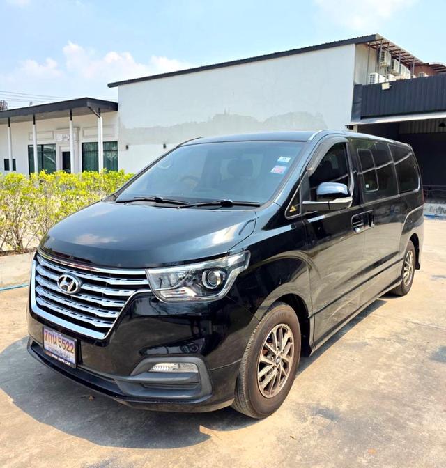 Hyundai H1 2.5 ดีเซล Duluxe สีดำ ปี 2018 ไมล์ 90,000กม.  1