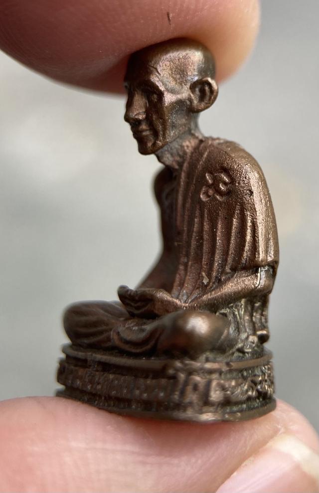  พระรูปหล่อเหมือนลอยองค์ หลวงพ่อเกษม เขมโก ปี 2532  4