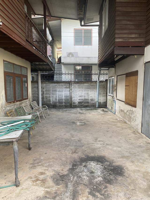 ขายที่ดินพร้อมบ้าน 123 ตรว. 11