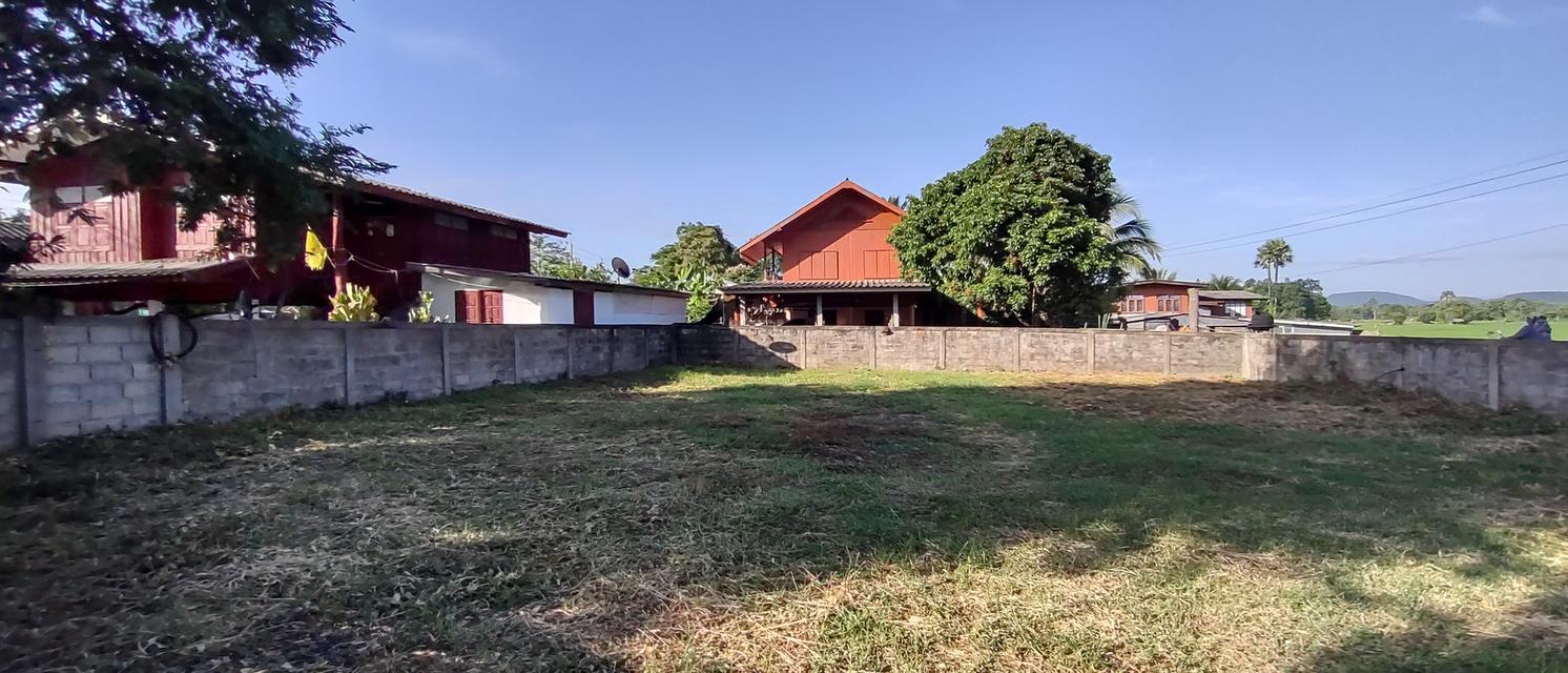 ที่สำหรับสร้างบ้าน 115ตรว 490,000อยู่บ้านนาแก้วตะวันออก ต.นาแส่ง อ.เกาะคา จ.ลำปาง วิวเขา วิวทุ่งนา อยู่กลางชุมชนห่างถนนพหลโยธิน 80เมตร ห่าง7-1 2