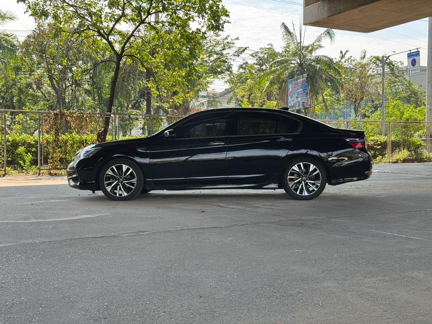 ขายรถ Honda Accord 2.0 Hybrid tech sunroof ปี 2017 สีดำ เกียร์ออโต้ 7