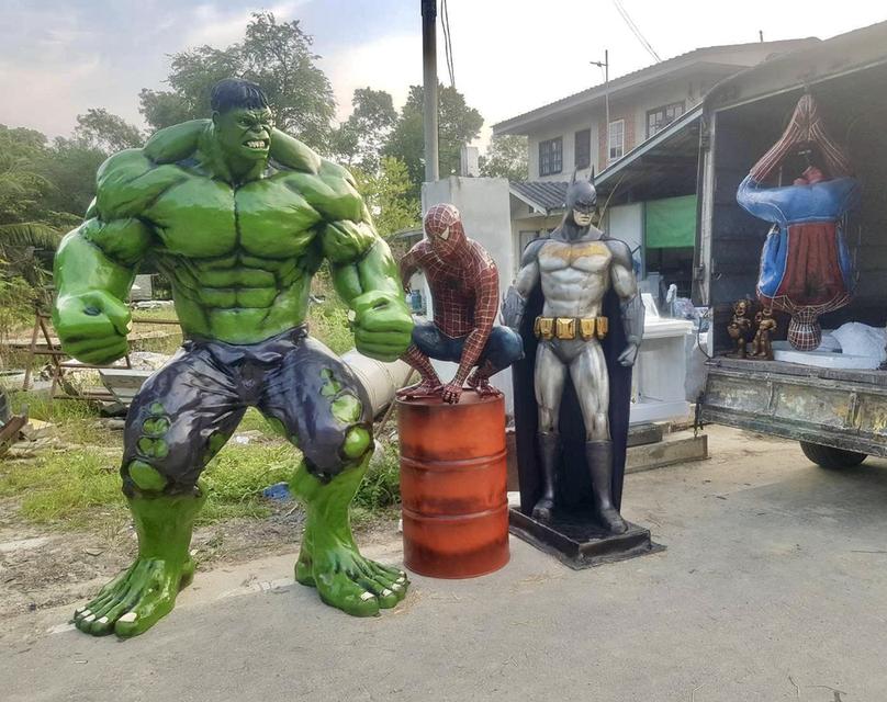 หุ่นฮีโร่สไปเดอร์แมน หุ่นสไปเดอร์แมนไฟเบอร์กลาส ท่านั่ง มือหนึ่ง เท่าคนจริง 8