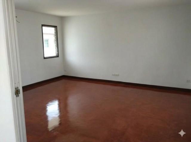 ให้เช่า ทาวน์โฮม 4 ชั้น กำลังรีโนเวท เอกมัยซอย12 ซอยเจริญใจ ซอยปรีดี31 ทำเลดีใจกลางเมือง ใกล้รถไฟฟ้า BTS เอกมัย จดทะเบียนบริษัทได้ ไม่รวมภาษี หัก ณ ที 9