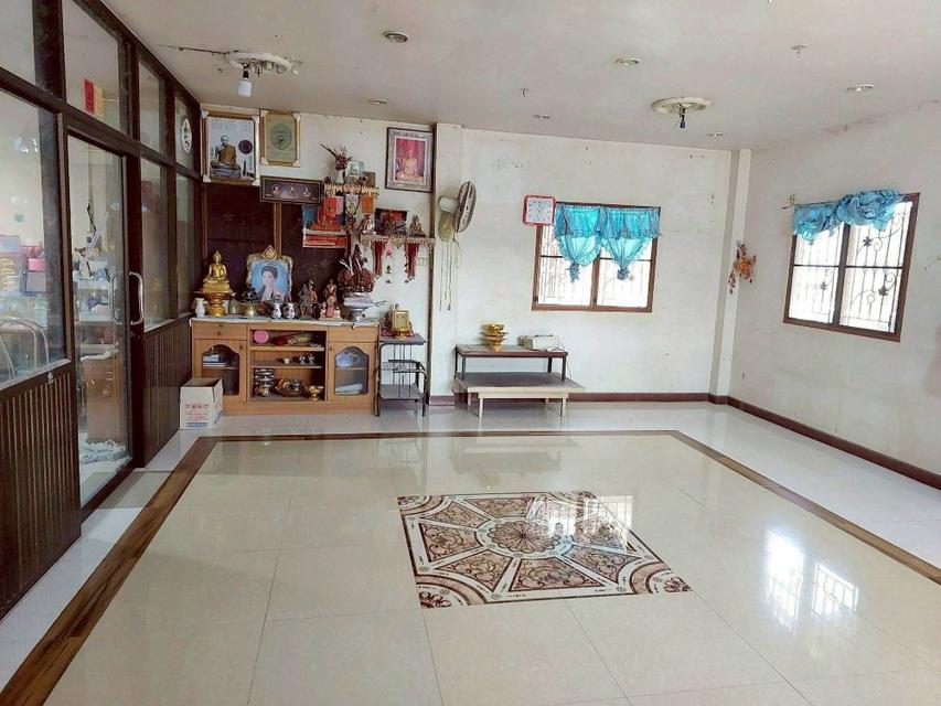 ขายบ้านเดี่ยว 2 ชั้น ตามสภาพ เนื้อที่ 203 ตร.ว. บ้านหันหน้าทิศเหนือ ใกล้ตัวเมือง ใกล้วัดเจดีย์หอย ลาดบัวหลวง พระนครศรีอยุธยา 3