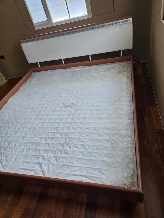 เตียงไม้ ขนาด 6 ฟุตพร้อมไม้อัดรองเตียง 6