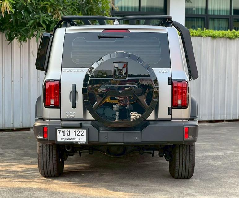 GMW TANK 300 DIESEL 2.4 Ultra 4WD รุ่นท็อปสุด ปี2025  รถมือเดียว ซื้อเงินสดสภาพป้ายแดง แร็ปสติ๊กเกอร์สีเทาเกรดพรีเมียม กันริ้วรอย มาพร้อมของแต่งแร็คหล