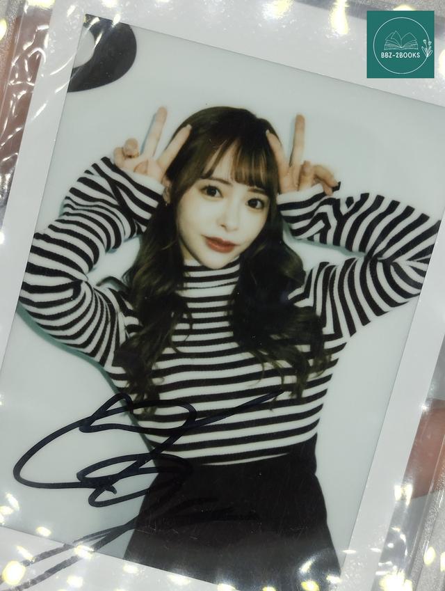 Yuna Ogura รูปโพลารอยด์พร้อมลายเซ็น 3