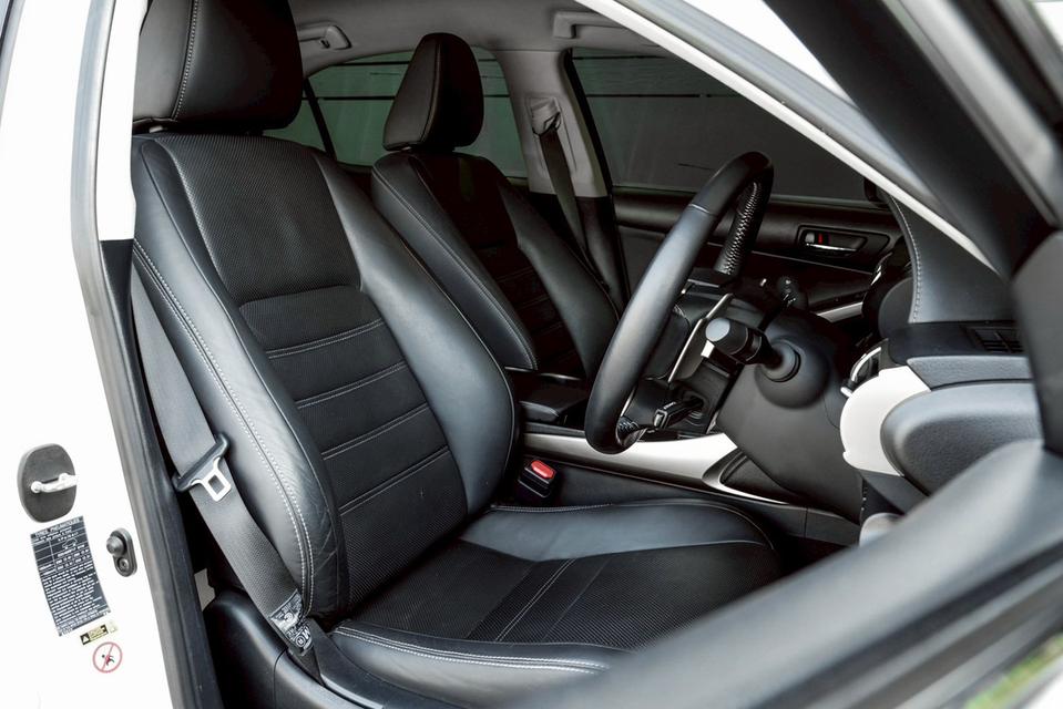 LEXUS IS300h 2.5 Luxury AT 2016 รูปที่ 7
