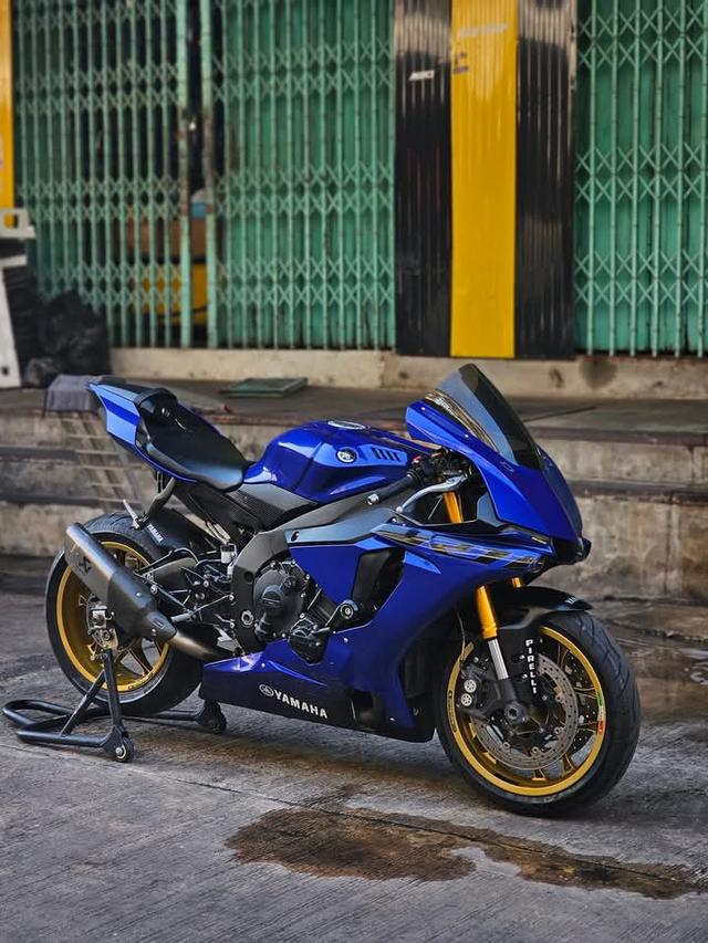 Yamaha R1 สีน้ำเงิน