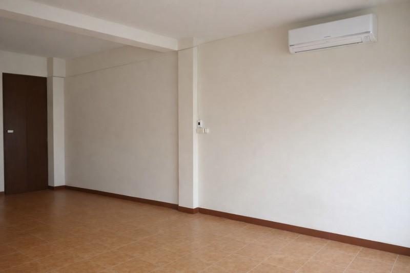 ห้องน้ำทุกชั้น แอร์ 3 ตัว BTSอ่อนนุช 990ม.บนที่ดิน 28 ตร.ว. อ่อนนุช4-14 ให้เช่า อาคารพาณิชย์ 4 ชั้น พร้อมชั้นลอยและดาดฟ้ 5