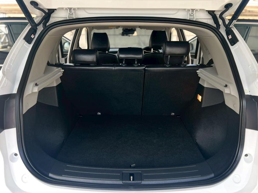 ปี 2022 MG ZS 1.5 X+ สภาพสวย วิ่งน้อย 35,xxx กิโล ราคา 419000  ผ่อน/สดไม่มีแวท 10