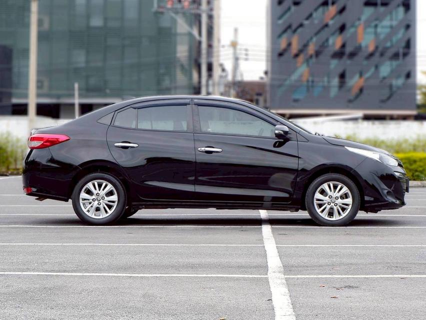 Toyota Yaris ativ 1.2 E สีดำ ปี 2018