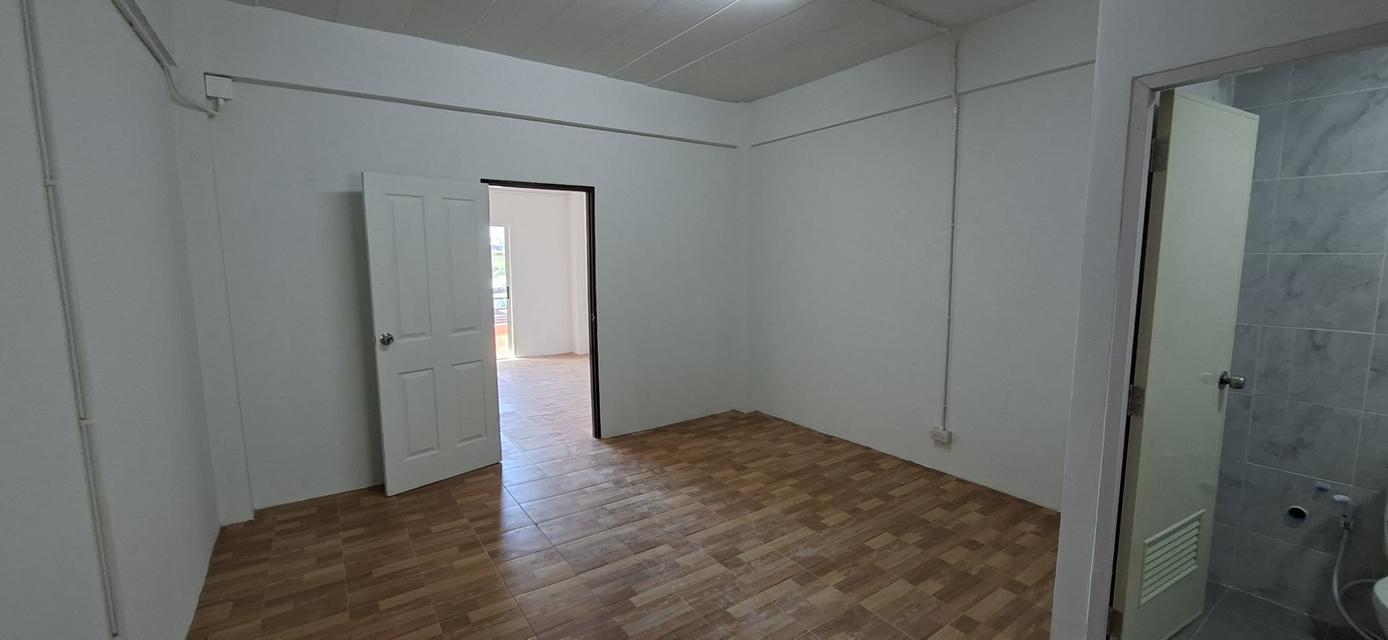 ขายถูกตึกติดถนนใหญ่ ใกล้ไปรษณีย์มีนบุรี ถนนนิมิตรใหม่ พื้นที่ 17 ตรว. รีโนเวทใหม่ พร้อมอยู่ ขายถูกที่สุดในย่านนี้ 7