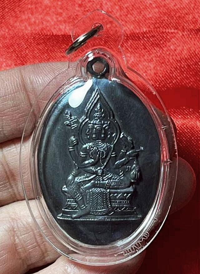 พระพรหมเก่าด้านหลังมีรอยยันต์ค่ะ