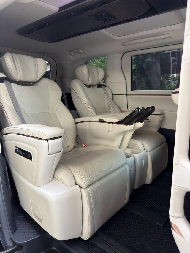 LEXUS LM350hYear 2024Mileage: 12700 km Price : 5.19 m āļĢāļđāļāļāļĩāđ 5