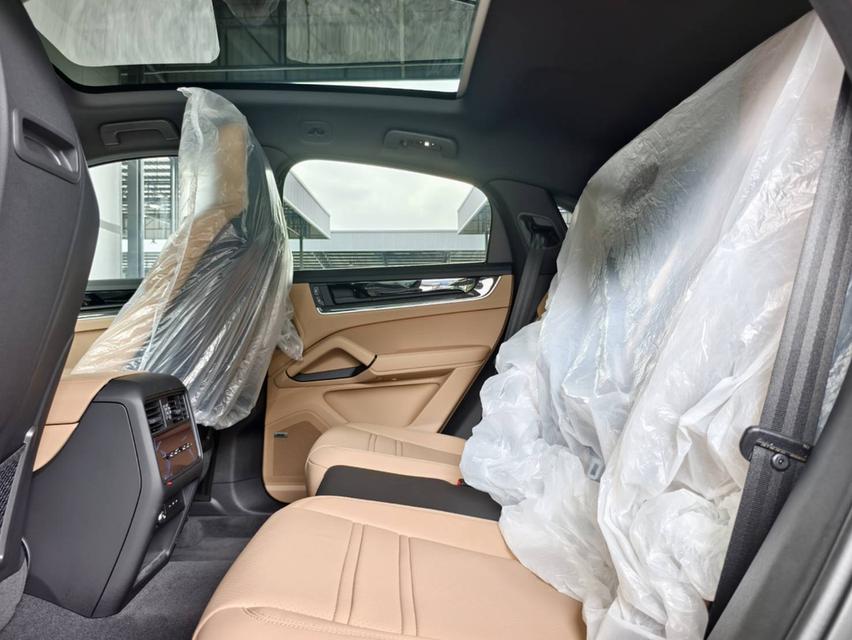 รถเข้าใหม่! Facelift Porsche Cayenne Coupe Hybrid (UK Spec) สีเครยอน 10