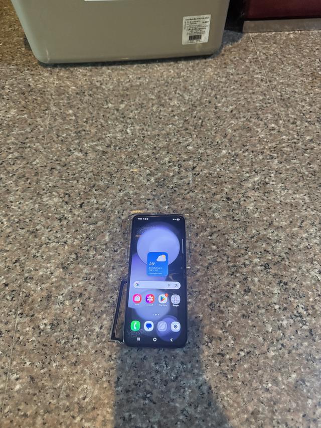 ขายๆๆถูกๆๆSamsungFlip5สีGray256กิ๊กสูนTrueสภาพสวยการใช้งานดีเยี่ยมทุกๆฟังชั่นเครื่องรีสโตได้ตลอดไม่มีติดแอคเค้าใดๆคับ ( จอขาวจั๊วๆจอไม่มีจุดดำไม่มีเส้