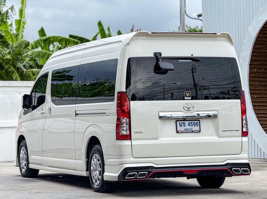 รหัสรถ WRT4596 2023 TOYOTA COMMUTER, 2.8 AT 2