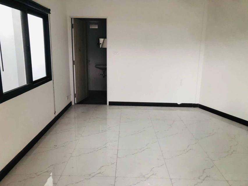 ขาย :ทาวน์โฮม 3 ชั้น พร้อมอาคารชั้นเดียว เนื้อที่ 43.9 ตรว.  ถนนเสรีไทย 9 แยก 2-3-4  6