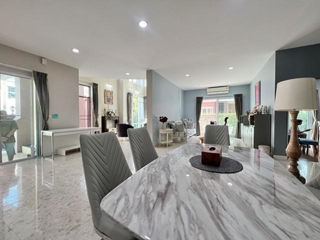 ขายบ้านเดี่ยวหรู 3 ชั้น Grand Bangkok Boulevard รามอินทรา พื้นที่ 95 ตร.ว. 5 ห้องนอน สภาพดี ตกแต่งสวย พร้อมอยู่ ใกล้BTS 6