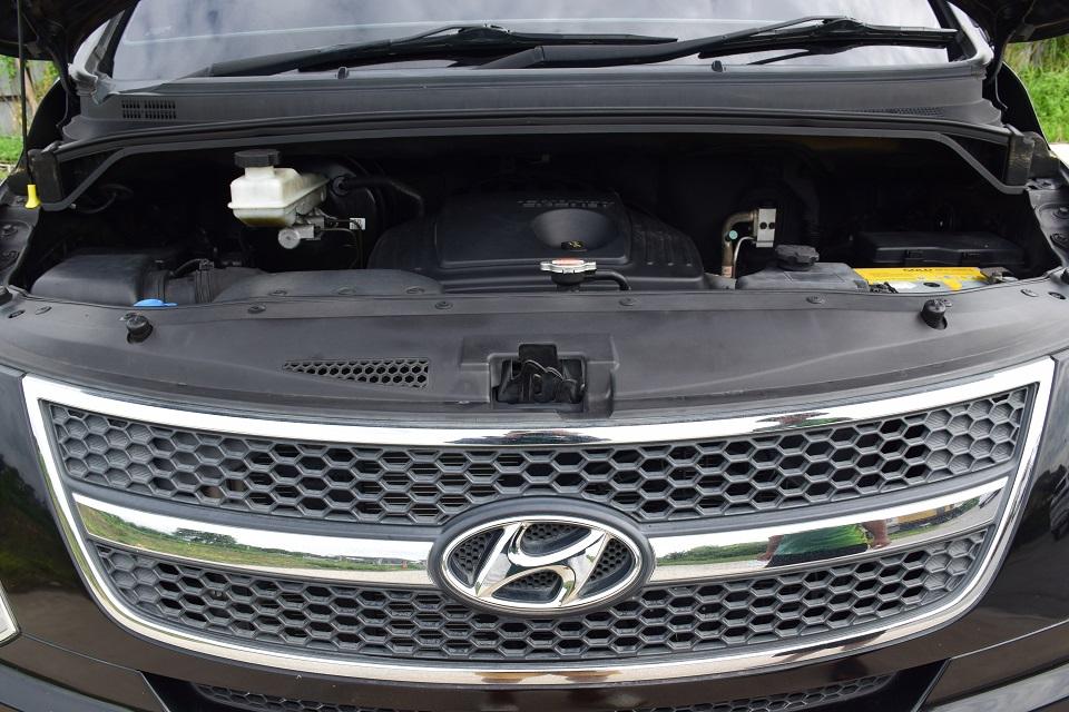 เพียง359000บาท HYUNDAI H-1 ดีลักปี2011 สีดำเบาะหนังแท้ 11ที่นั่งเครื่อง2500ดีเซลTURBO เกียร์ออโต้ เมาติฟังชั่นส์ วิ่ง 142xxxกิโลเมตร โทร 0957401229 รูปที่ 4