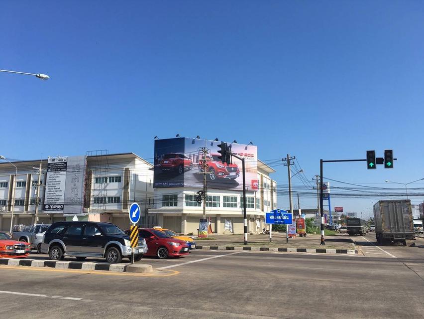 ตึกที่อุบล ขายอาคารพาณิชย์สามชั้น 1 คูหา  ห้องหัวมุม แยกหนองตาโพน  อ.เมือง จ.อุบล 23 ตรว.  ขายราคา​ 4.75 ล้านบาท รวมค่าโอนแล้ว สนใจติดต่อ 085-1210072 4