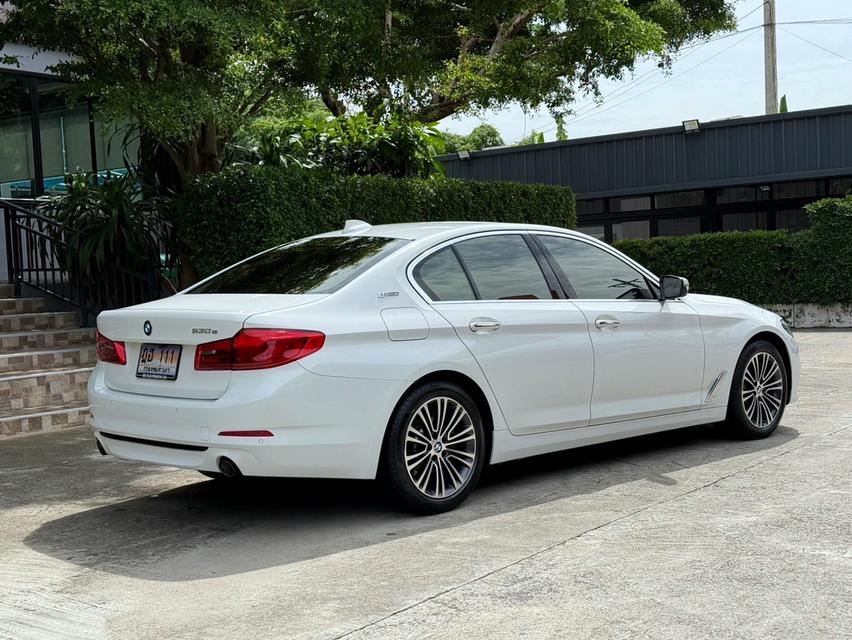 2020 BMW 530e G30 รถมือเดียวออกป้ายแดง รถวิ่งน้อย เข้าศูนย์ทุกระยะ ไม่เคยมีอุบัติเหตุครับ 3