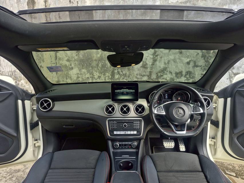 Mercedes-Benz CLA250 AMG 10