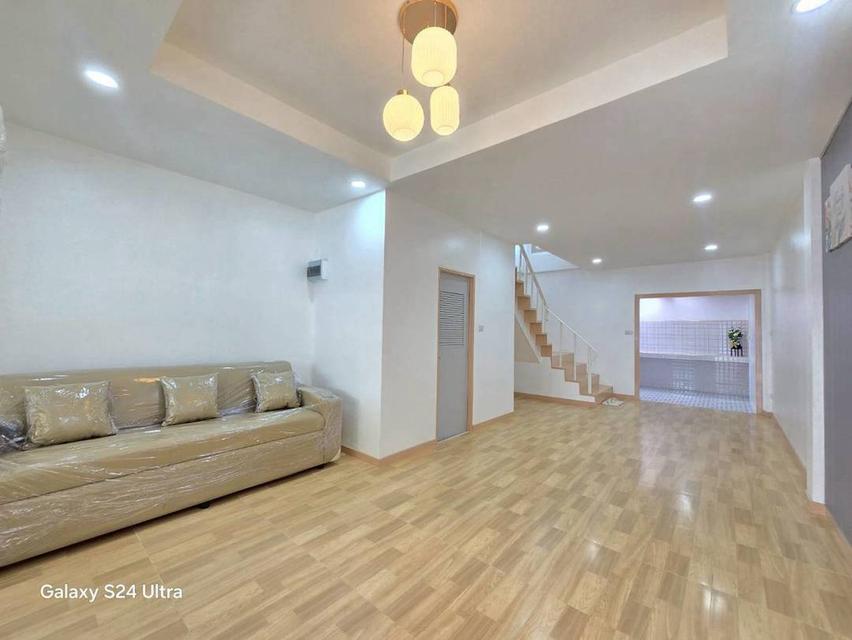 หมู่บ้านรัตนาวดี  จันทร์ทองเอี่ยม ทาวน์เฮาส์ 2 ชั้น ตกแต่งใหม่พร้อมอยู่ใกล้เซ็นทรัลเวตเกส ทำเลรถไฟฟ้าMRT เข้าออกได้ 2 ทาง ถนนกาญจนาภิเษกและแยกบางพลู 7